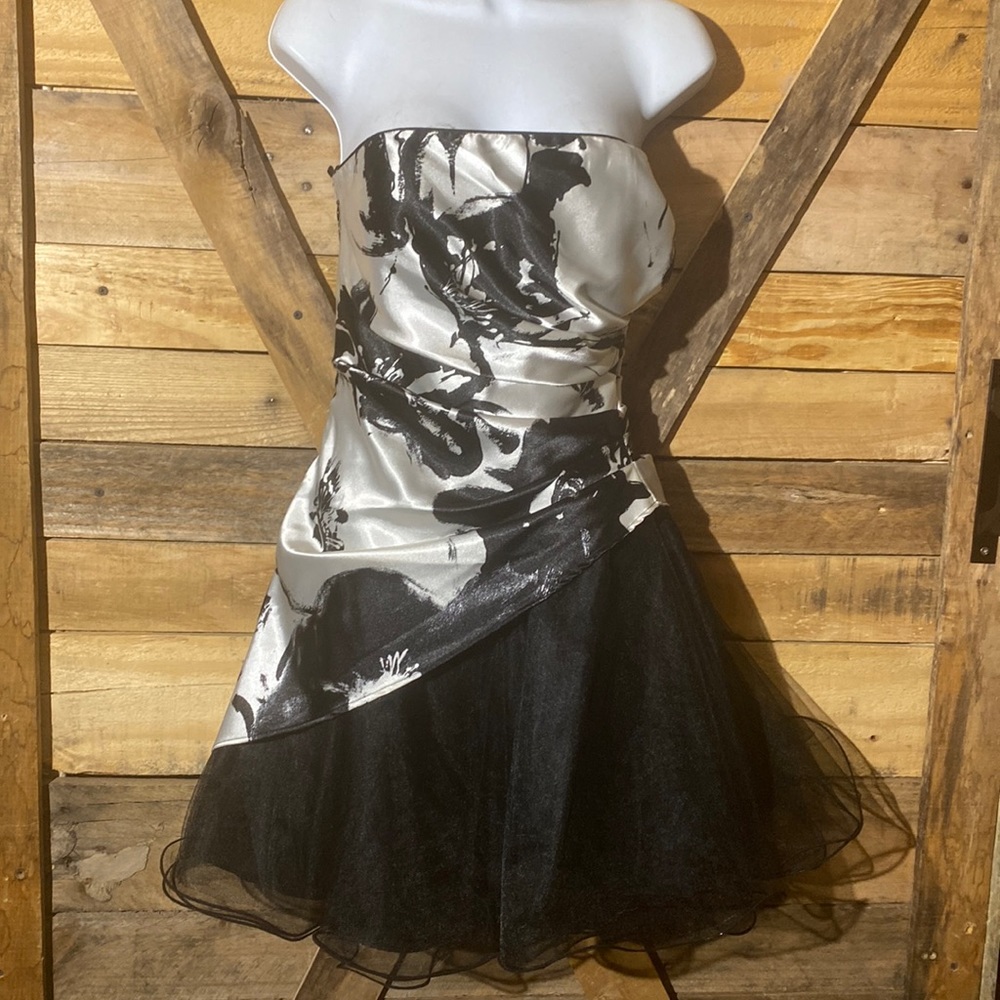 🎉Get Ready to Party!!!-Deb Strapless Party Dress Size 3/4🎉